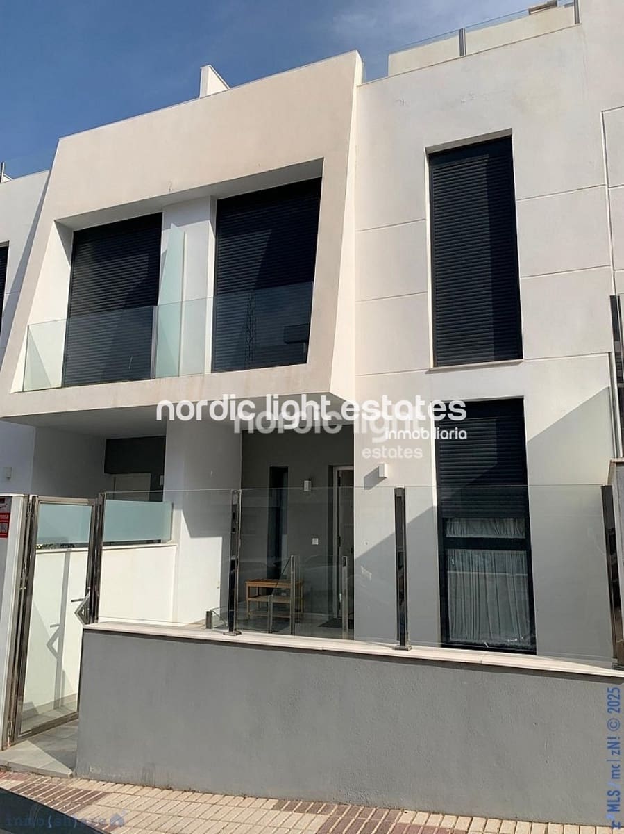 4 soveværelse Semi-Rækkehus til salg i Torre de Benagalbon med swimmingpool garage - € 545.000 (Ref: 9210523)