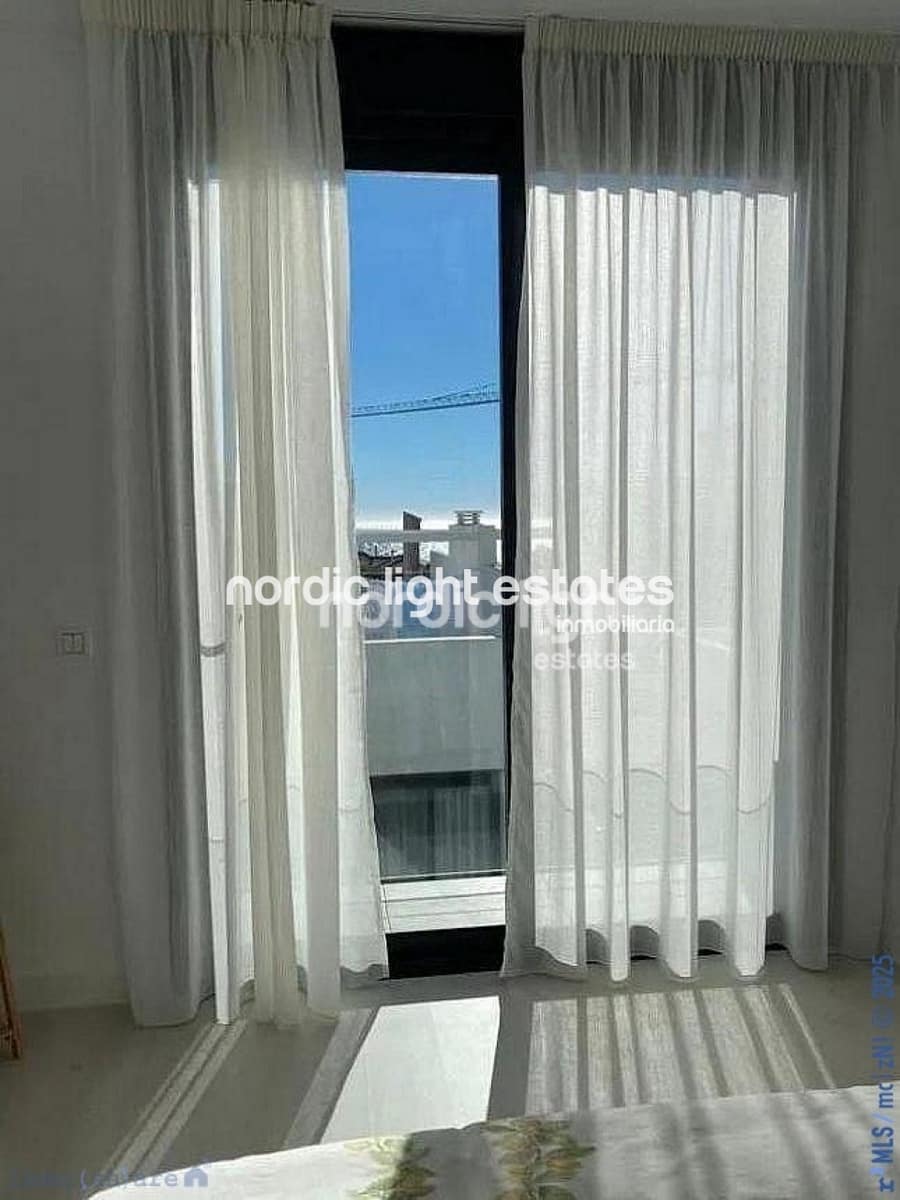 4 soveværelse Semi-Rækkehus til salg i Torre de Benagalbon med swimmingpool garage - € 545.000 (Ref: 9210523)