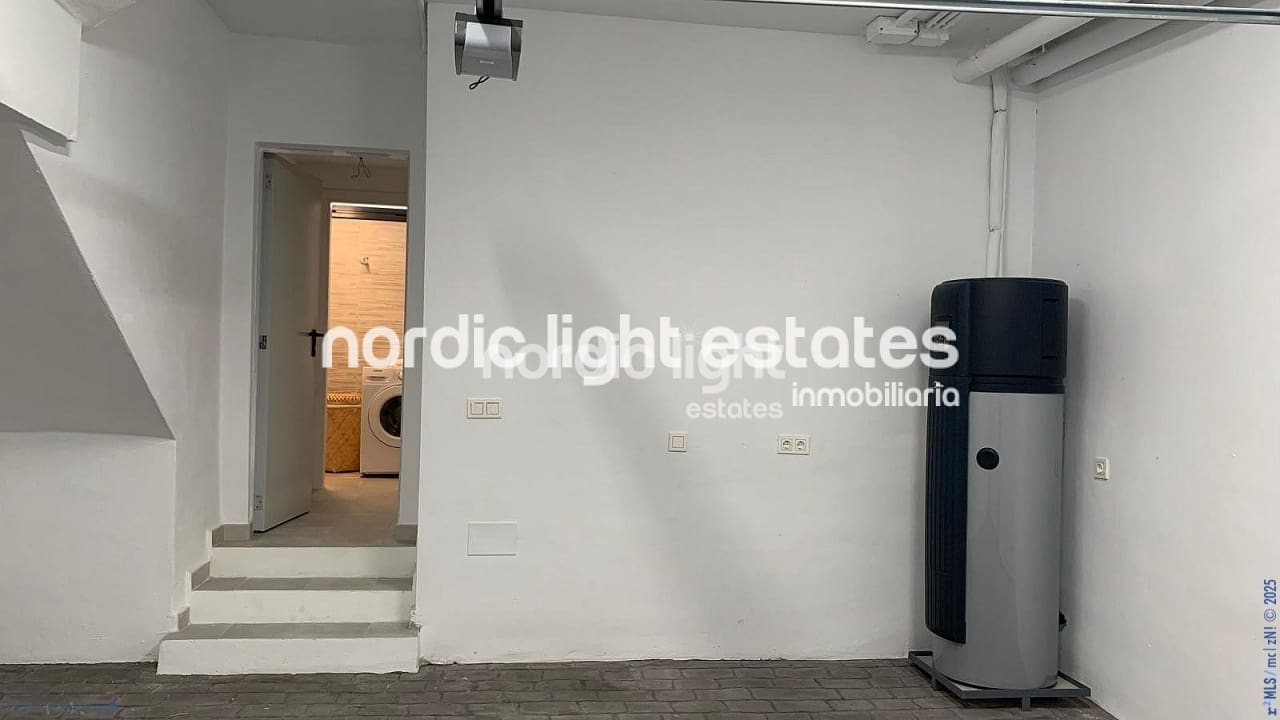 4 soveværelse Semi-Rækkehus til salg i Torre de Benagalbon med swimmingpool garage - € 545.000 (Ref: 9210523)