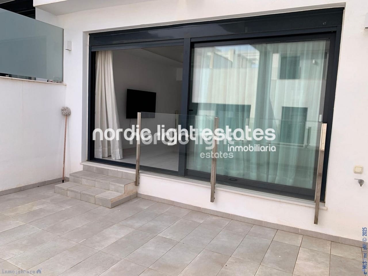 4 soveværelse Semi-Rækkehus til salg i Torre de Benagalbon med swimmingpool garage - € 545.000 (Ref: 9210523)