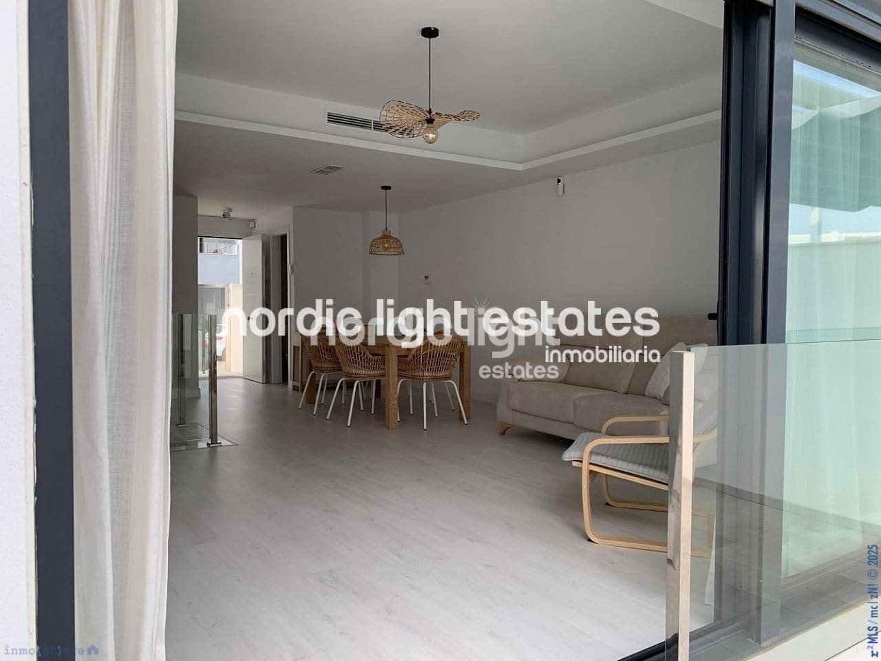 4 soveværelse Semi-Rækkehus til salg i Torre de Benagalbon med swimmingpool garage - € 545.000 (Ref: 9210523)