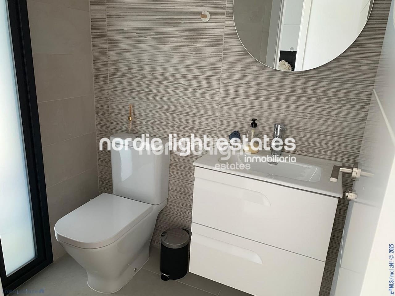 4 soveværelse Semi-Rækkehus til salg i Torre de Benagalbon med swimmingpool garage - € 545.000 (Ref: 9210523)