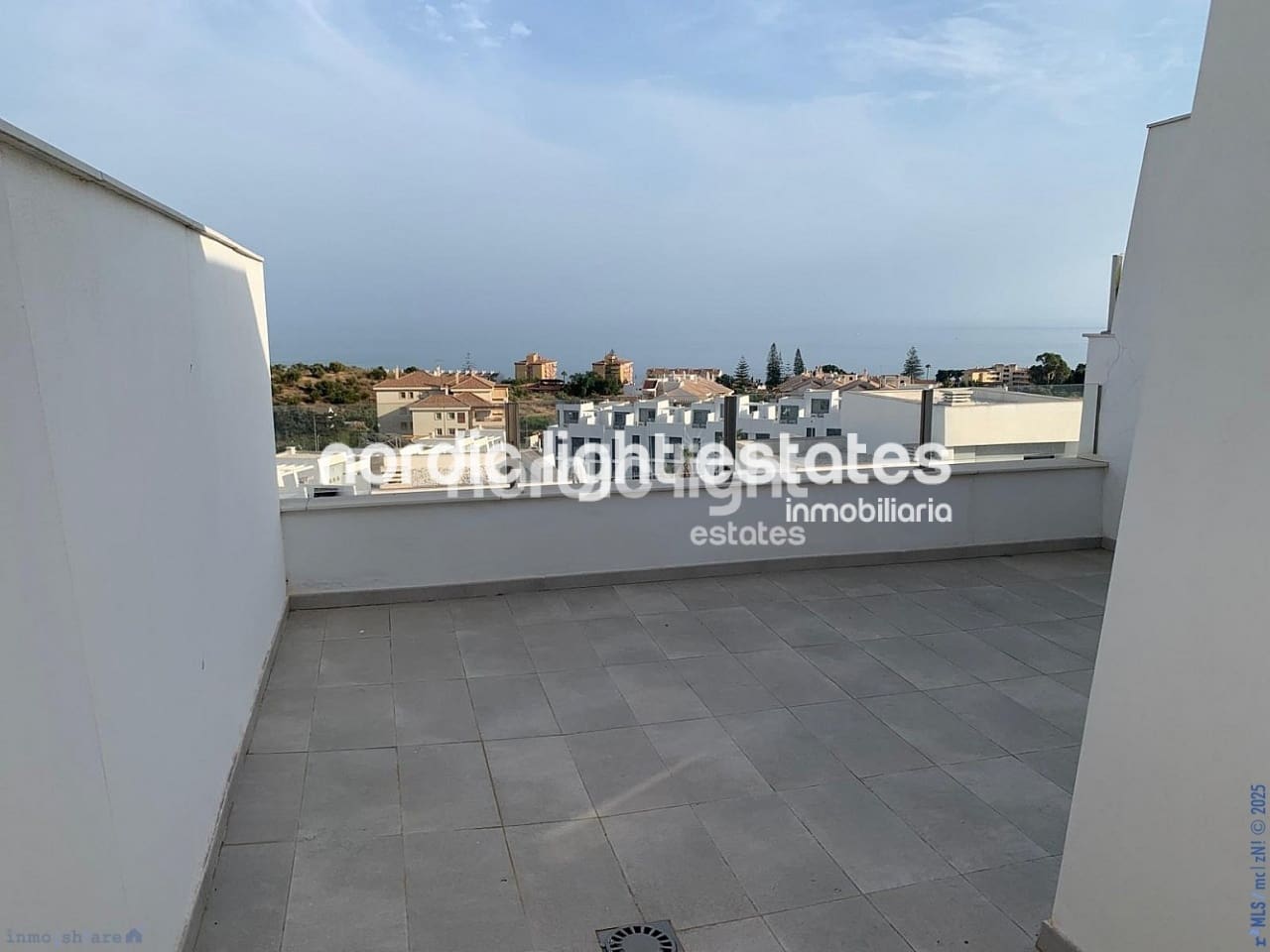 4 soveværelse Semi-Rækkehus til salg i Torre de Benagalbon med swimmingpool garage - € 545.000 (Ref: 9210523)