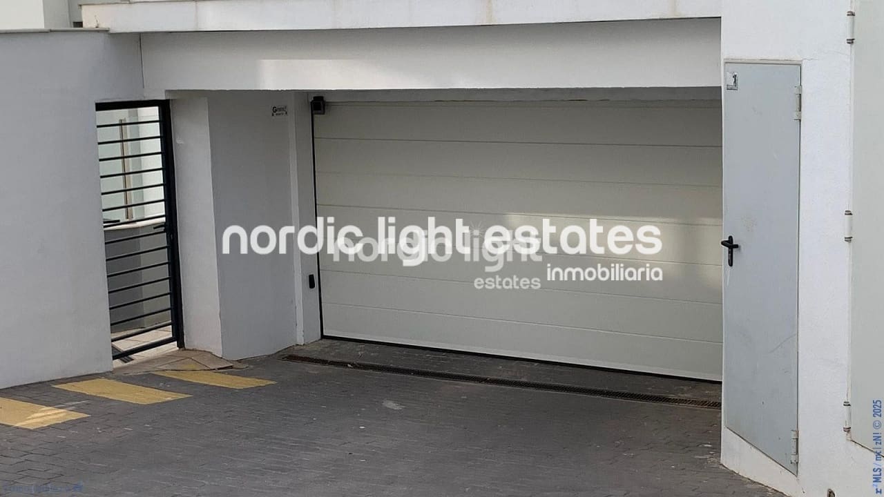 4 soveværelse Semi-Rækkehus til salg i Torre de Benagalbon med swimmingpool garage - € 545.000 (Ref: 9210523)