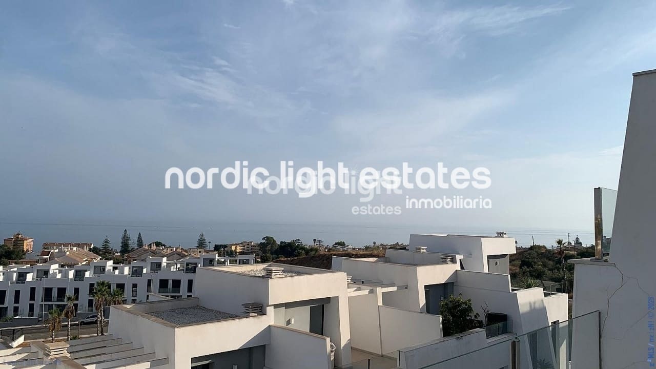 4 soveværelse Semi-Rækkehus til salg i Torre de Benagalbon med swimmingpool garage - € 545.000 (Ref: 9210523)