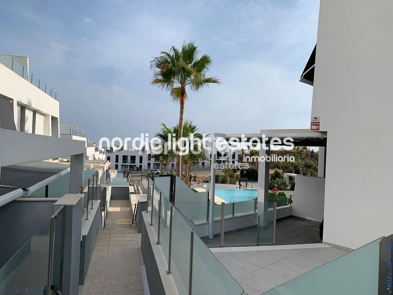 4 soveværelse Semi-Rækkehus til salg i Torre de Benagalbon med swimmingpool garage - € 545.000 (Ref: 9210523)