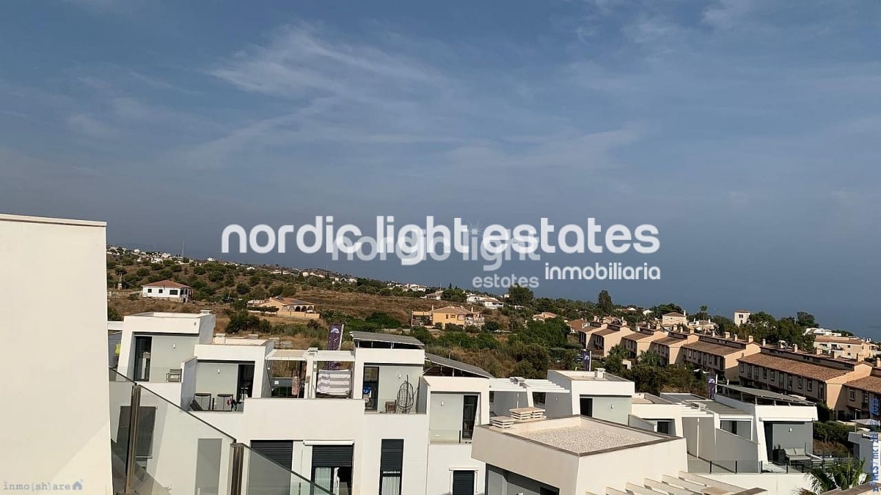 4 soveværelse Semi-Rækkehus til salg i Torre de Benagalbon med swimmingpool garage - € 545.000 (Ref: 9210523)