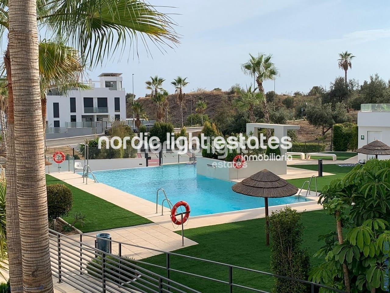 4 soveværelse Semi-Rækkehus til salg i Torre de Benagalbon med swimmingpool garage - € 545.000 (Ref: 9210523)