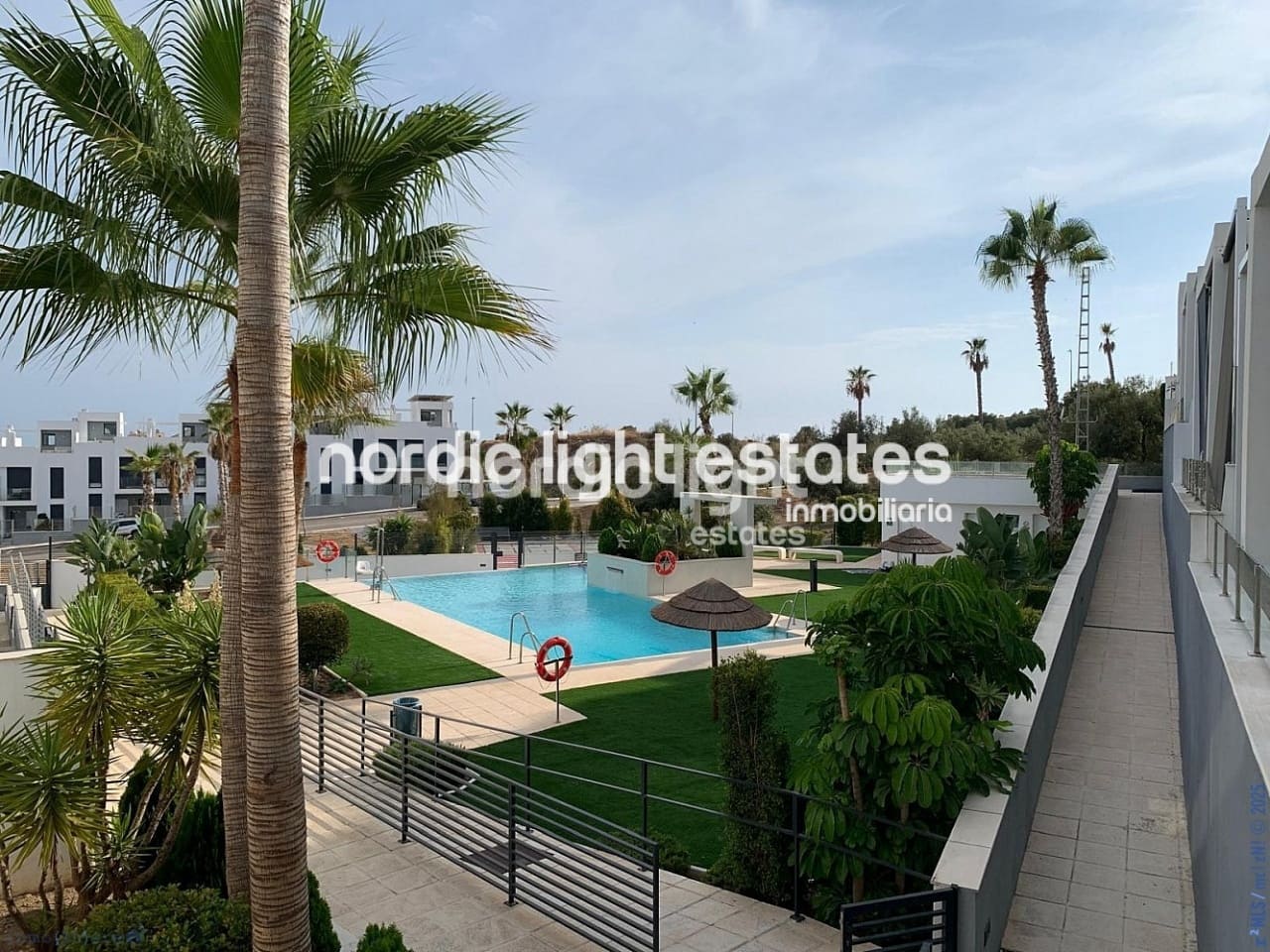 4 soveværelse Semi-Rækkehus til salg i Torre de Benagalbon med swimmingpool garage - € 545.000 (Ref: 9210523)