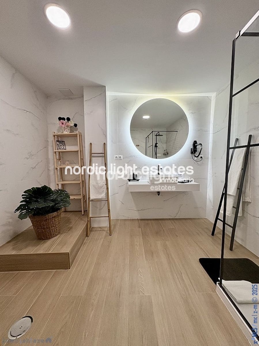 5 makuuhuone Paritalo myytävänä paikassa Caleta de Velez mukana 
autotalli - 730 000 € (Ref: 9221461)