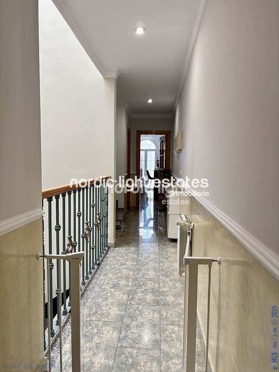 5 makuuhuone Paritalo myytävänä paikassa Caleta de Velez mukana 
autotalli - 730 000 € (Ref: 9221461)