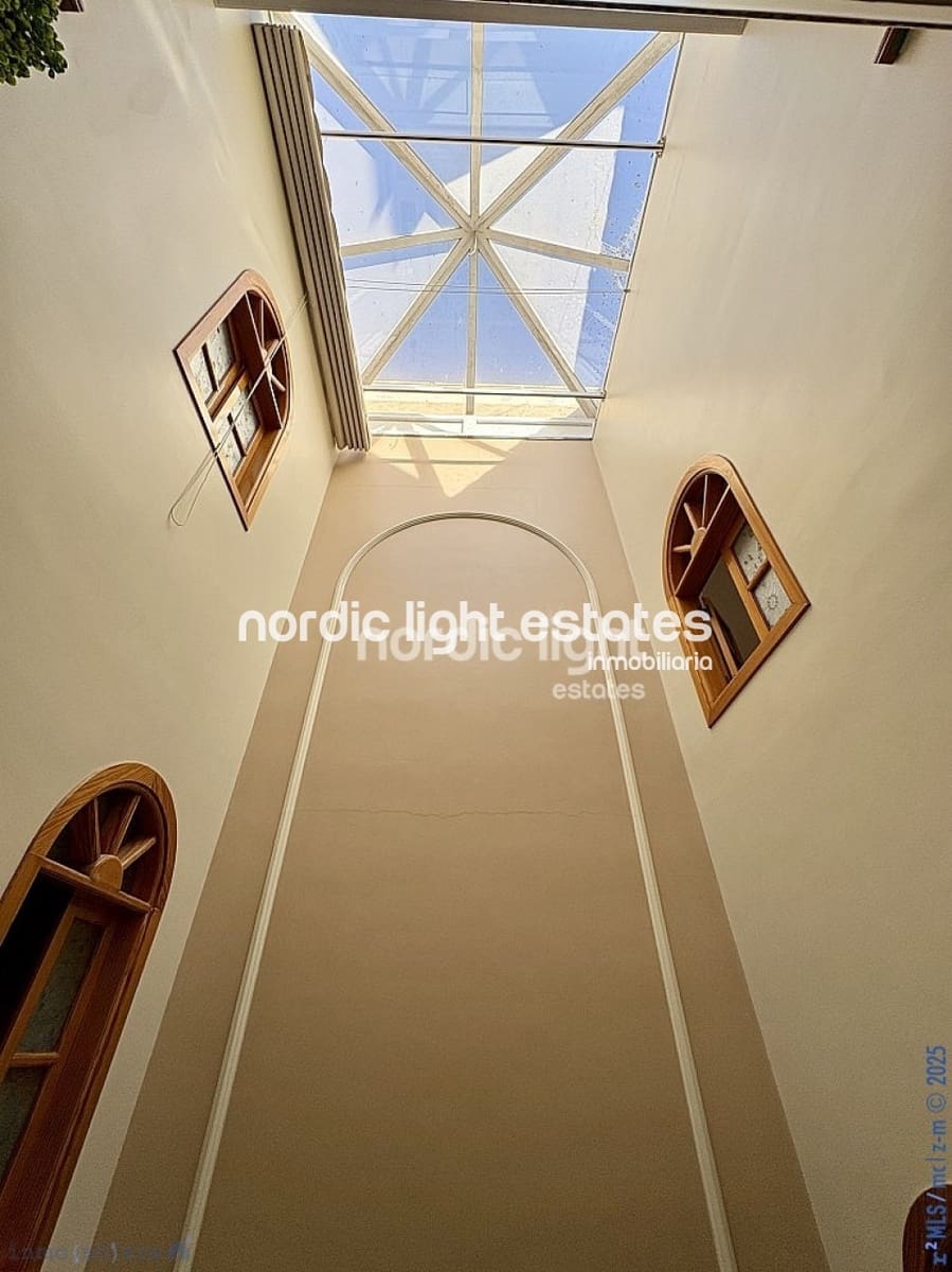 5 makuuhuone Paritalo myytävänä paikassa Caleta de Velez mukana 
autotalli - 730 000 € (Ref: 9221461)