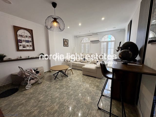 5 soverom Kjedet enebolig til salgs i Caleta de Vélez, Vélez-Málaga med garasje - € 730 000 (Ref: 9221461)