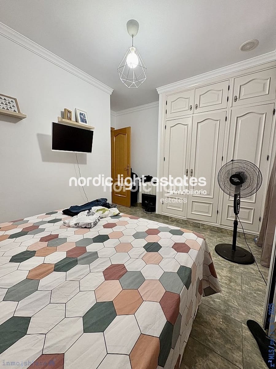 5 makuuhuone Paritalo myytävänä paikassa Caleta de Velez mukana 
autotalli - 730 000 € (Ref: 9221461)