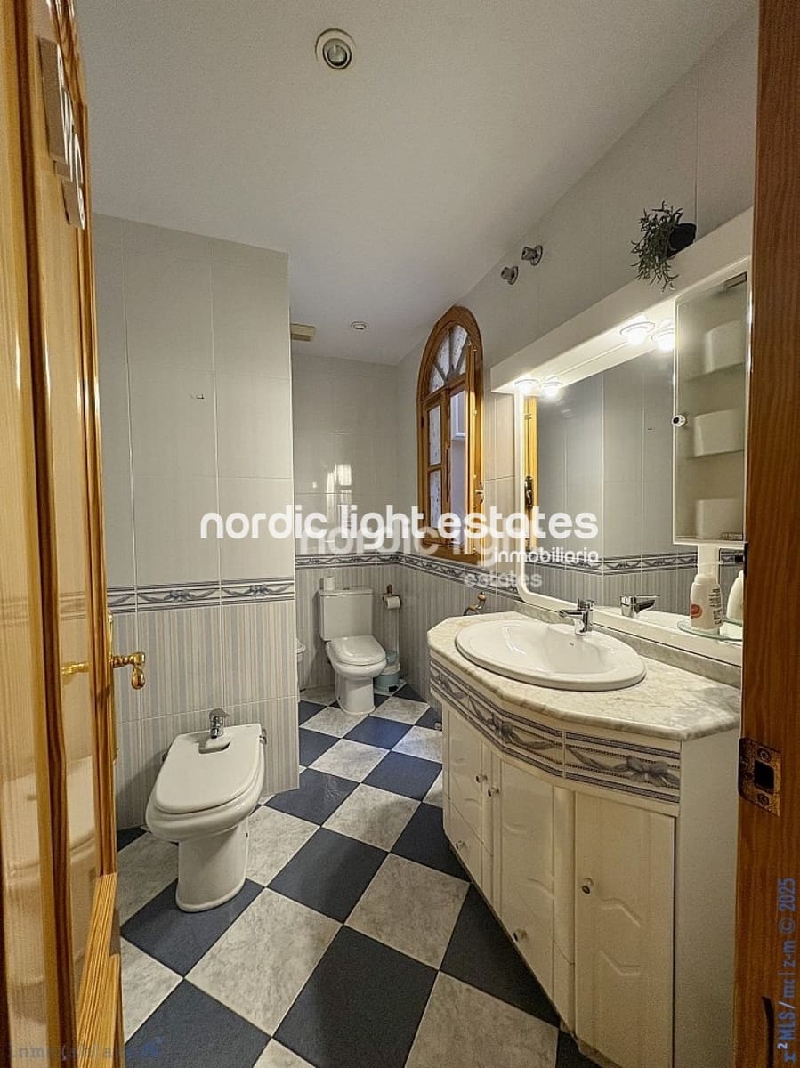 5 makuuhuone Paritalo myytävänä paikassa Caleta de Velez mukana 
autotalli - 730 000 € (Ref: 9221461)