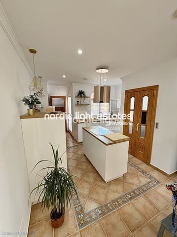 5 soverom Kjedet enebolig til salgs i Caleta de Vélez, Vélez-Málaga med garasje - € 730 000 (Ref: 9221461)