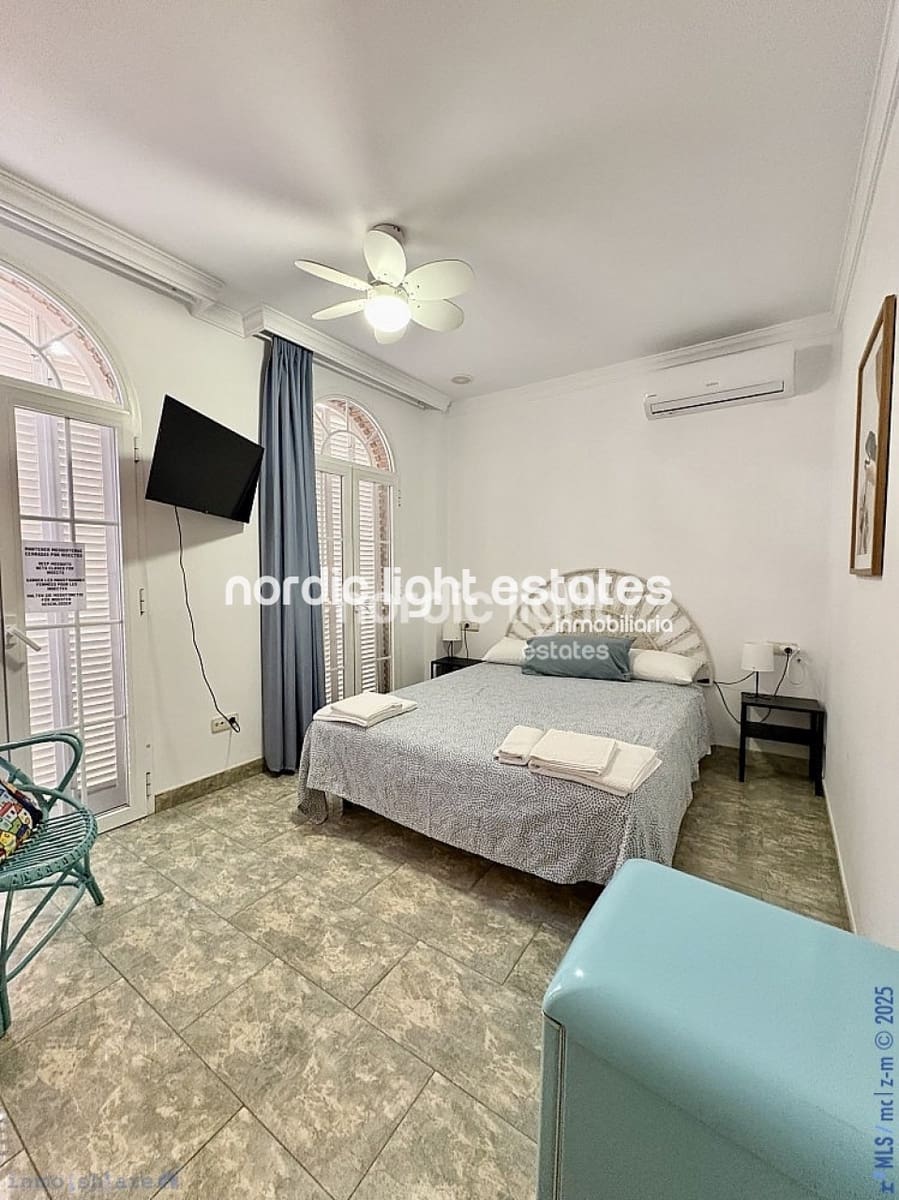 5 makuuhuone Paritalo myytävänä paikassa Caleta de Velez mukana 
autotalli - 730 000 € (Ref: 9221461)