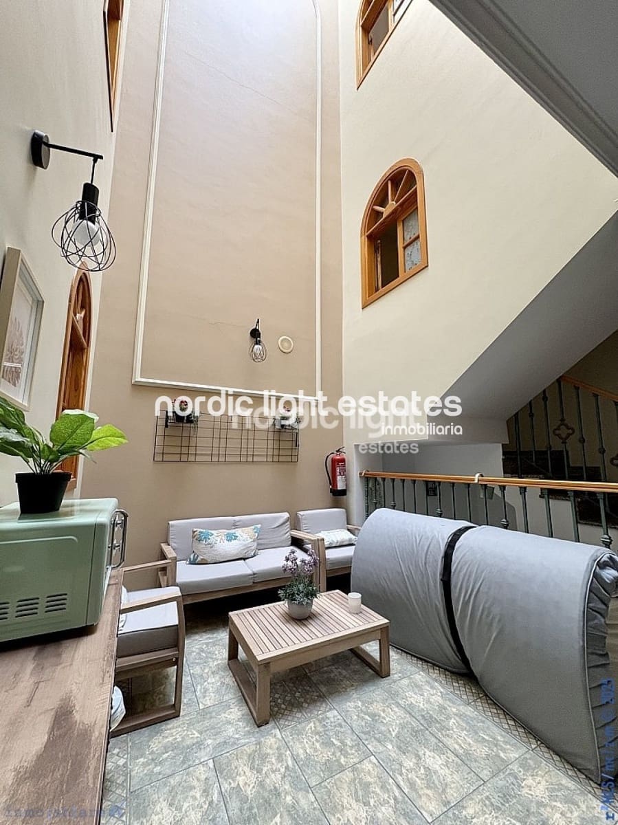 5 makuuhuone Paritalo myytävänä paikassa Caleta de Velez mukana 
autotalli - 730 000 € (Ref: 9221461)