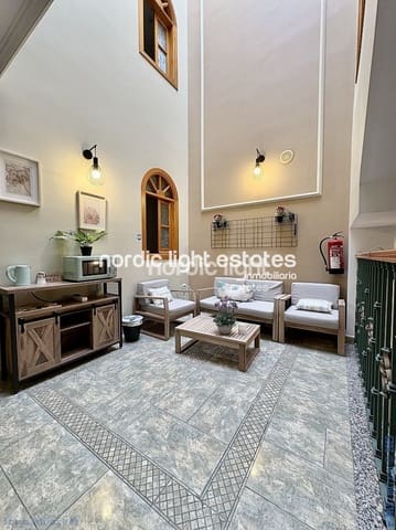 5 soverom Kjedet enebolig til salgs i Caleta de Vélez, Vélez-Málaga med garasje - € 730 000 (Ref: 9221461)