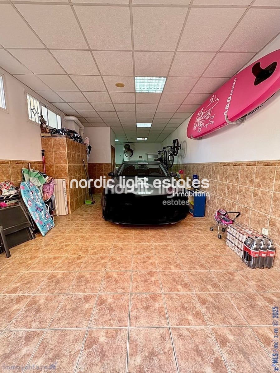 5 makuuhuone Paritalo myytävänä paikassa Caleta de Velez mukana 
autotalli - 730 000 € (Ref: 9221461)