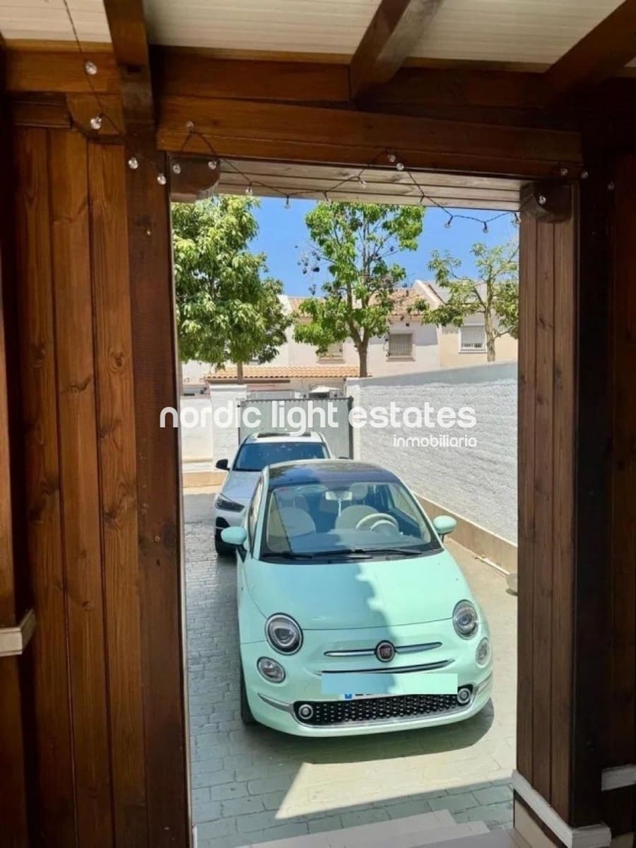 3 soverom Kjedet enebolig til salgs i Malaga by med svømmebasseng - € 525 000 (Ref: 9227343)