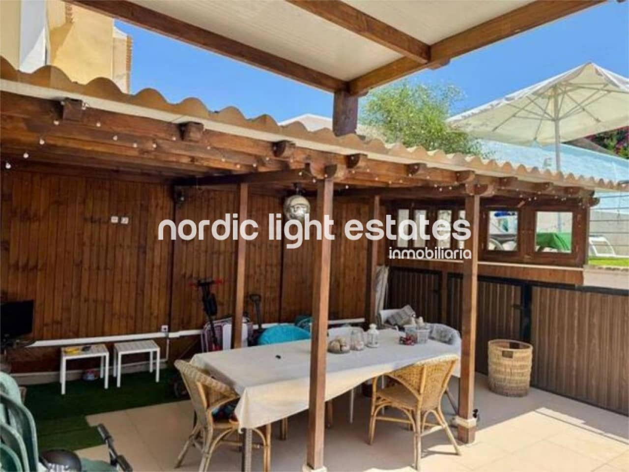 3 soverom Kjedet enebolig til salgs i Malaga by med svømmebasseng - € 525 000 (Ref: 9227343)