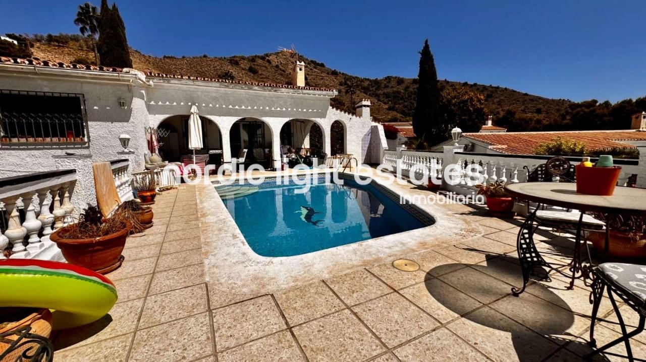 3 bedroom Villa for sale in Nerja with pool garage - € 650,000 (Ref: 9231388)
