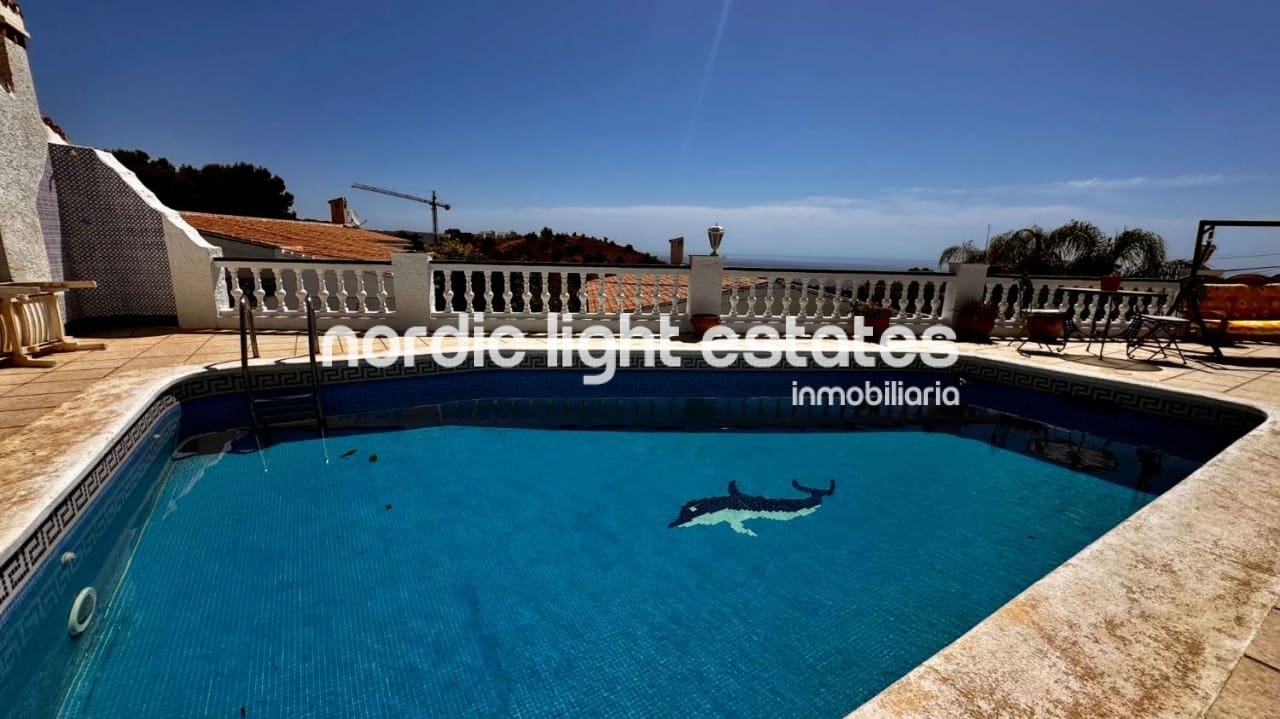 3 bedroom Villa for sale in Nerja with pool garage - € 650,000 (Ref: 9231388)