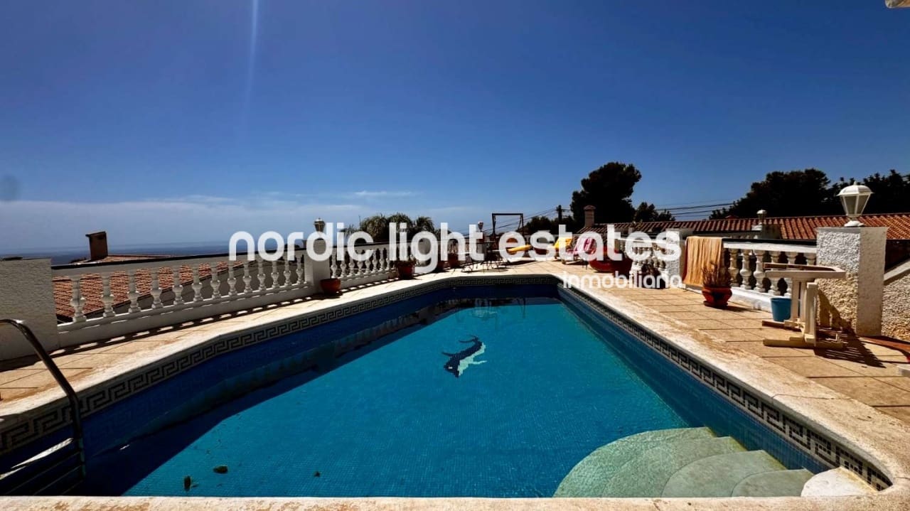 3 bedroom Villa for sale in Nerja with pool garage - € 650,000 (Ref: 9231388)