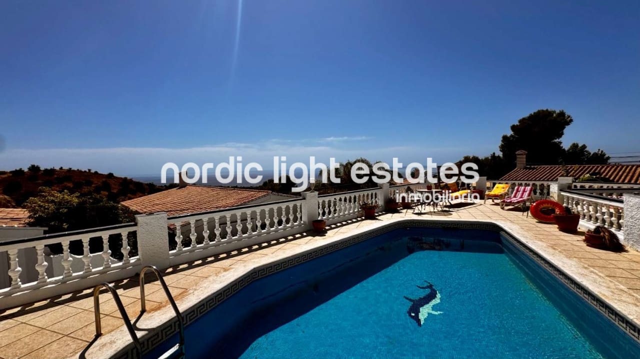 3 bedroom Villa for sale in Nerja with pool garage - € 650,000 (Ref: 9231388)