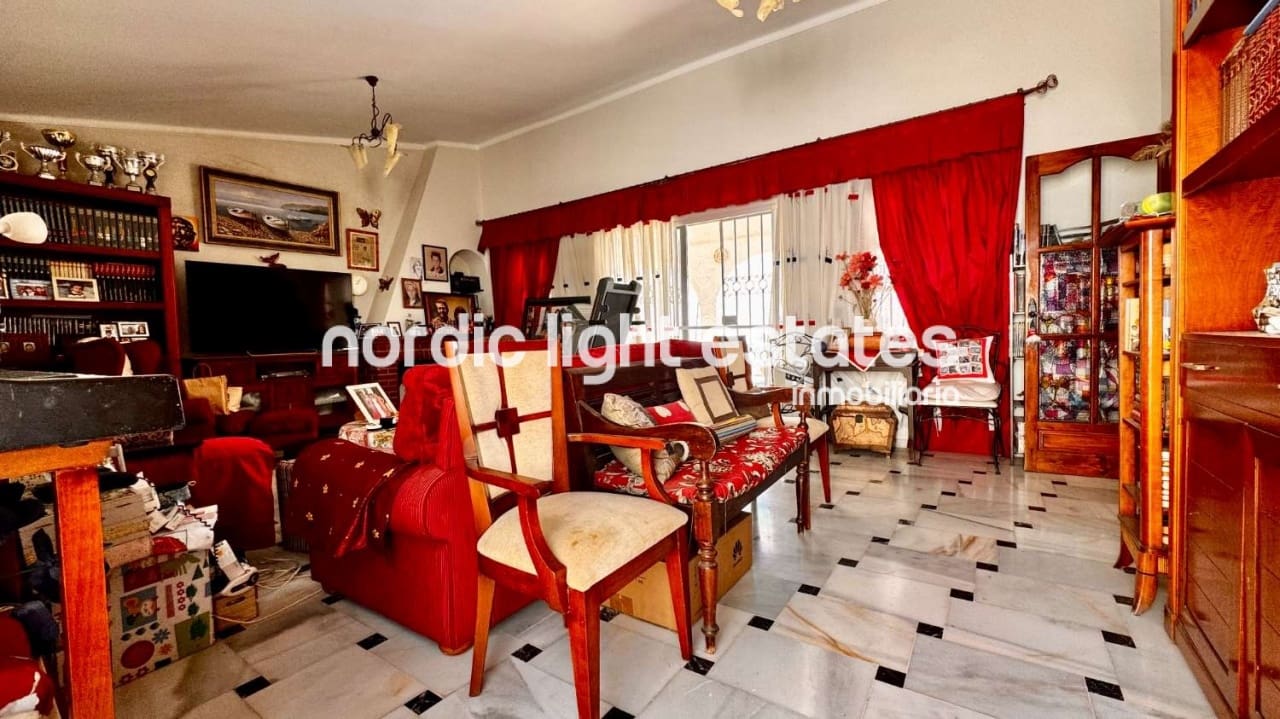 3 bedroom Villa for sale in Nerja with pool garage - € 650,000 (Ref: 9231388)