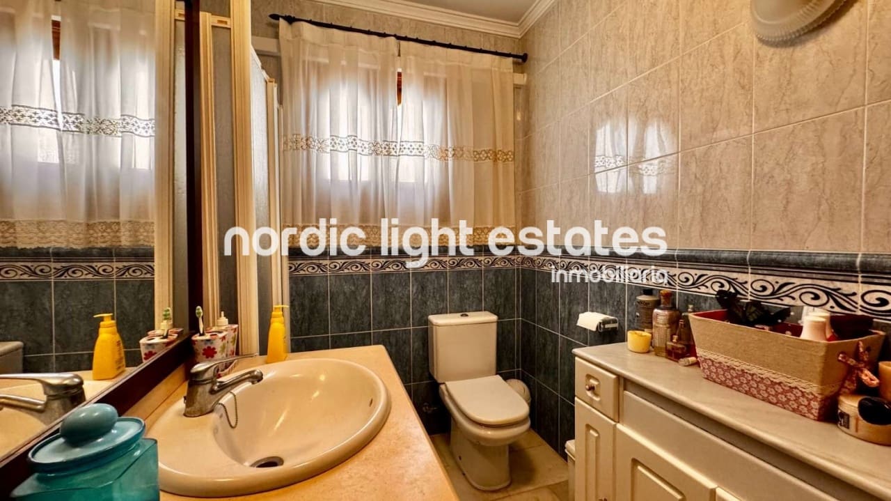 3 bedroom Villa for sale in Nerja with pool garage - € 650,000 (Ref: 9231388)