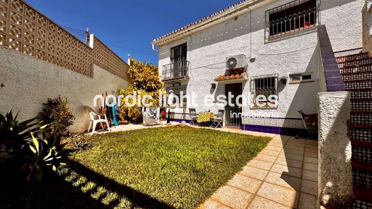 3 bedroom Villa for sale in Nerja with pool garage - € 650,000 (Ref: 9231388)