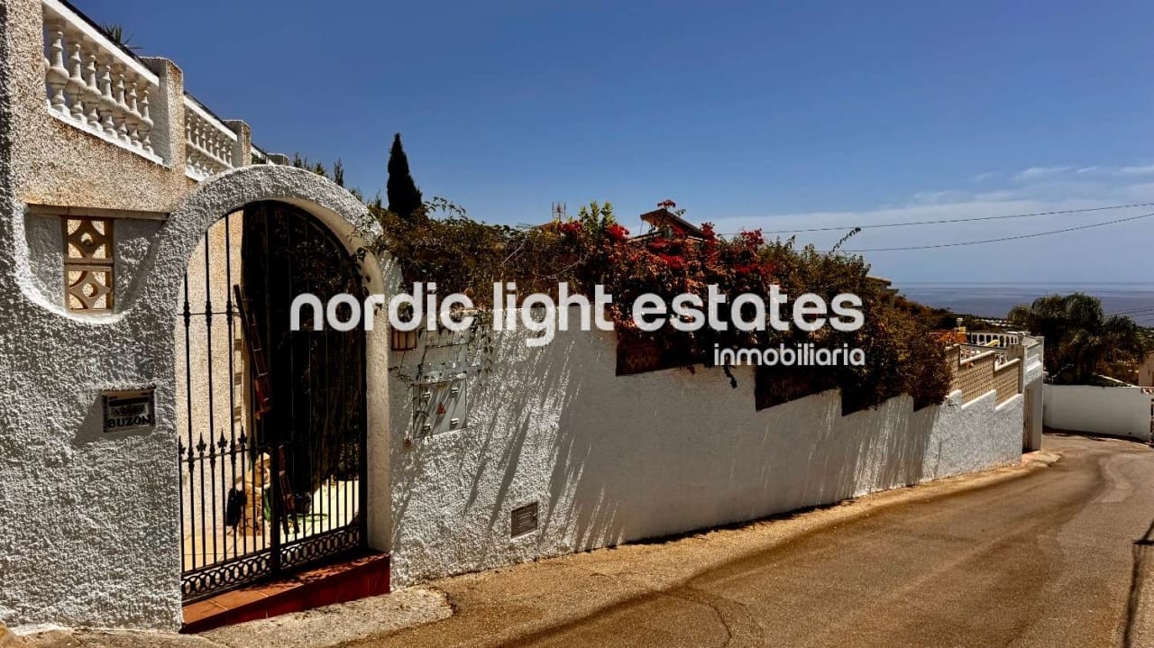 3 bedroom Villa for sale in Nerja with pool garage - € 650,000 (Ref: 9231388)