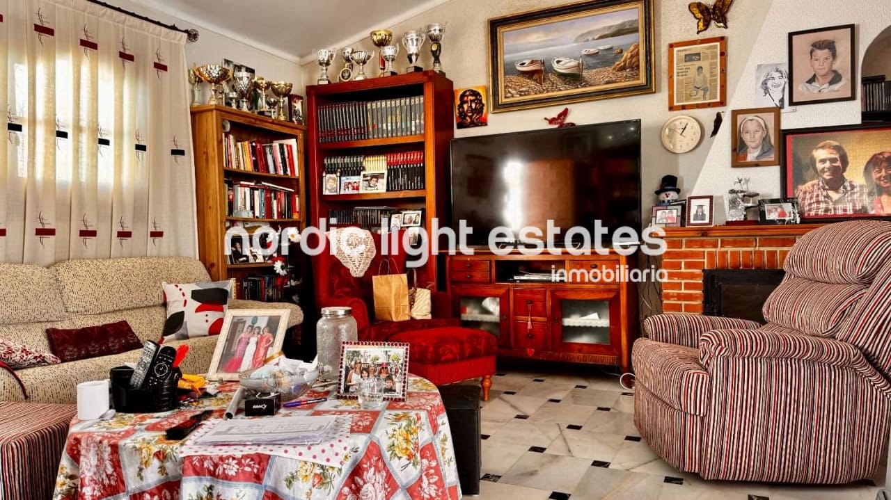 3 bedroom Villa for sale in Nerja with pool garage - € 650,000 (Ref: 9231388)