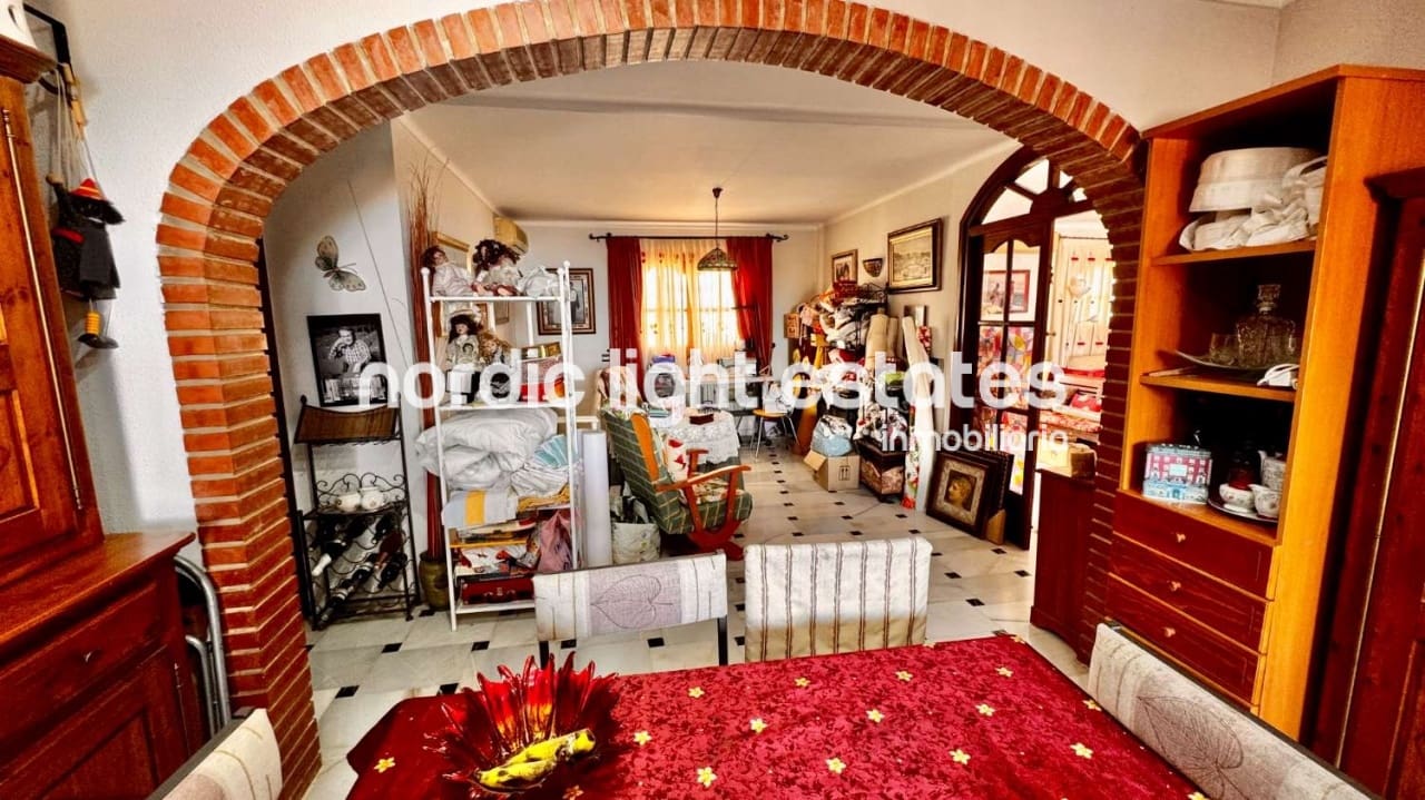 3 bedroom Villa for sale in Nerja with pool garage - € 650,000 (Ref: 9231388)