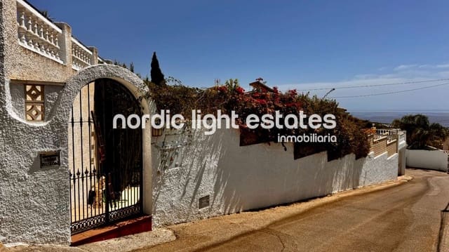 3 bedroom Villa for sale in Nerja with pool garage - € 650,000 (Ref: 9231388)