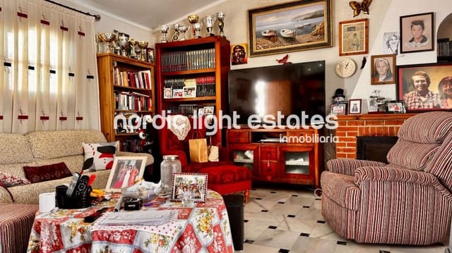 3 bedroom Villa for sale in Nerja with pool garage - € 650,000 (Ref: 9231388)