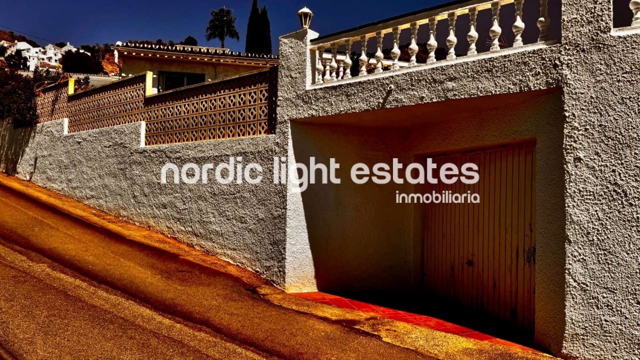 3 bedroom Villa for sale in Nerja with pool garage - € 650,000 (Ref: 9231388)