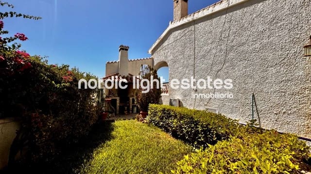 3 bedroom Villa for sale in Nerja with pool garage - € 650,000 (Ref: 9231388)