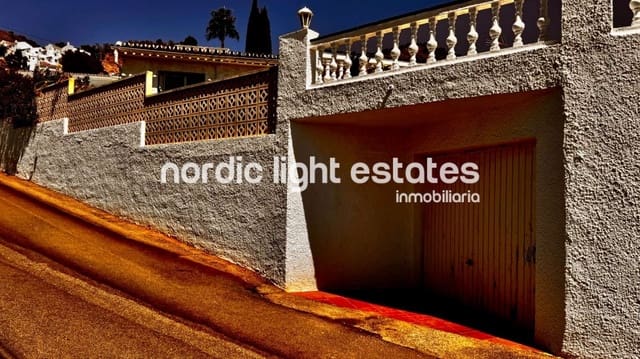 3 bedroom Villa for sale in Nerja with pool garage - € 650,000 (Ref: 9231388)