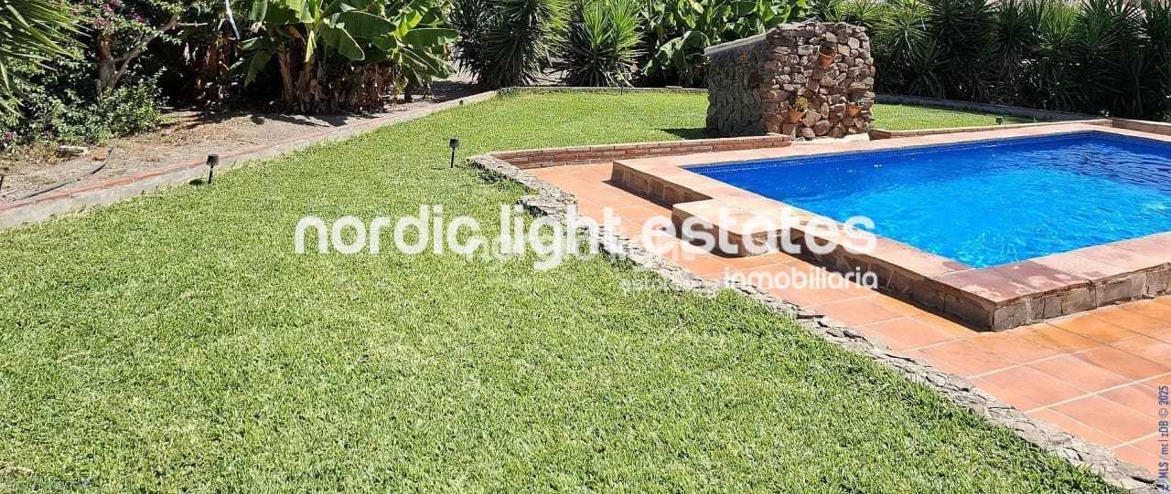 2 soverom Finca/Herregård til salgs i Frigiliana med svømmebasseng garasje - € 365 000 (Ref: 9249401)