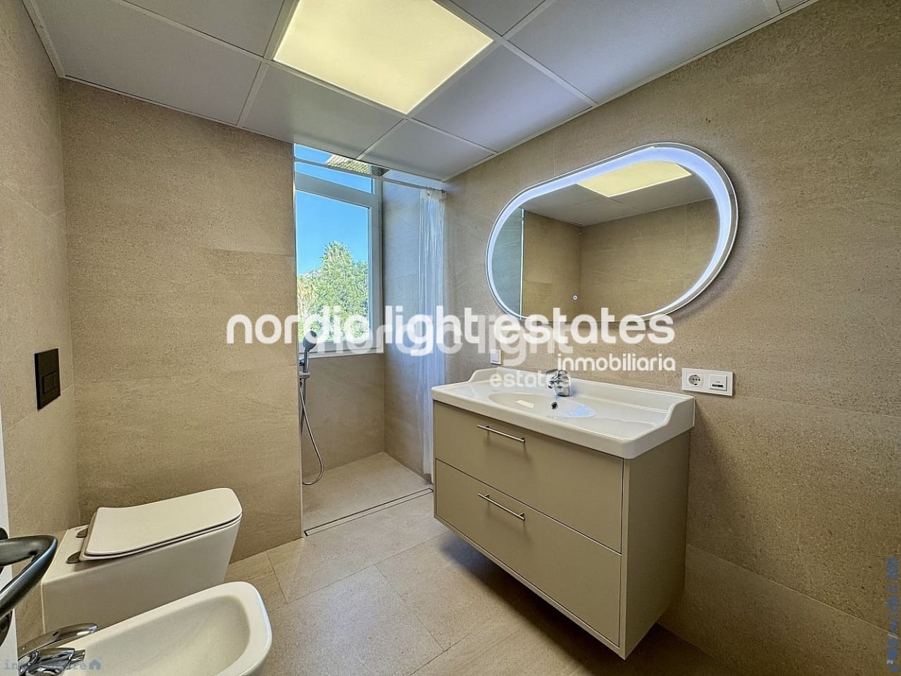 2 makuuhuone Huoneisto myytävänä paikassa Almunecar mukana 
autotalli - 395 000 € (Ref: 9258208)