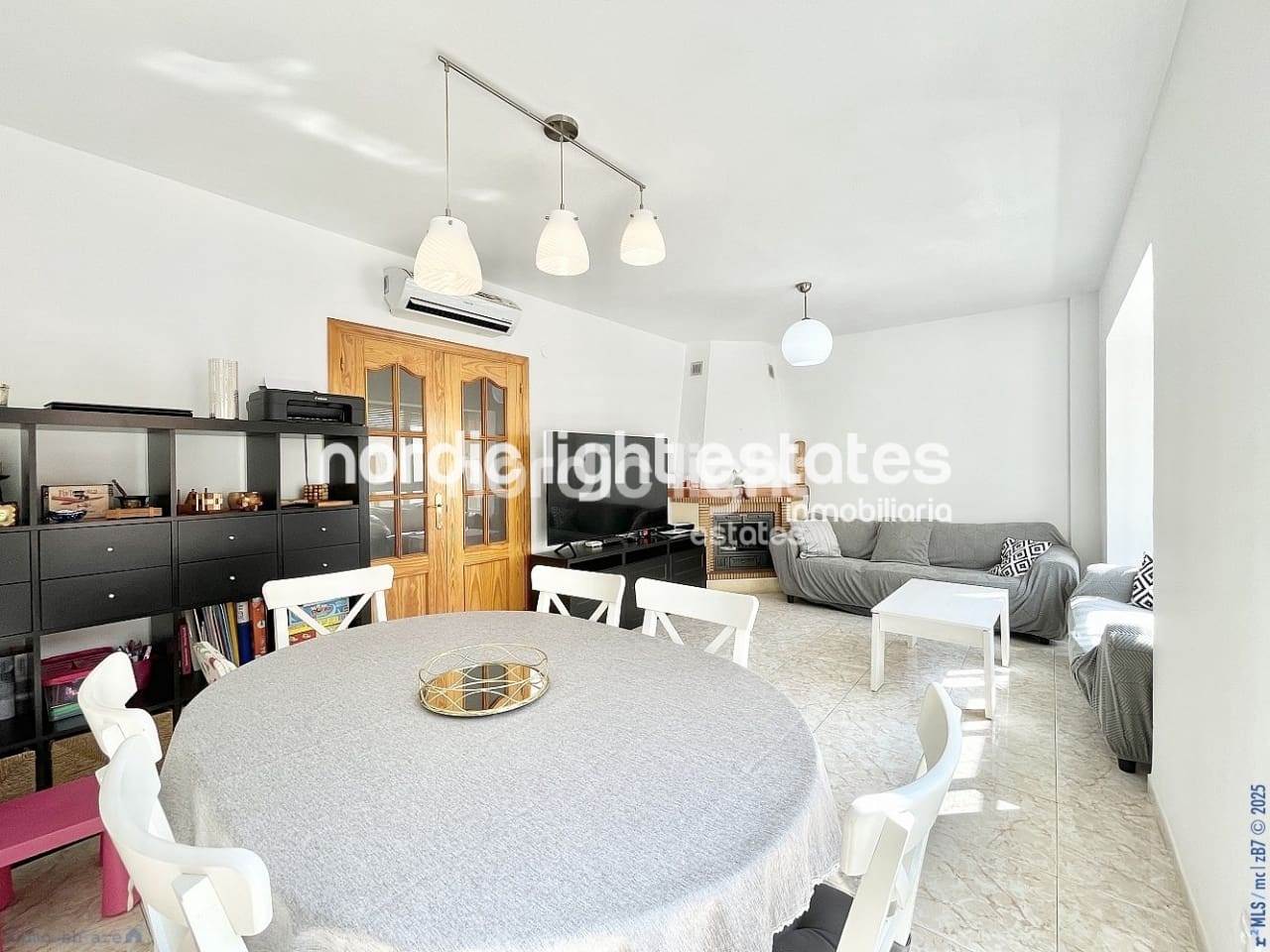 3 soveværelse Semi-Rækkehus til salg i Torrox med garage - € 269.000 (Ref: 9293821)