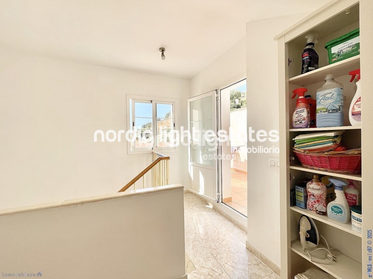 3 soveværelse Semi-Rækkehus til salg i Torrox med garage - € 269.000 (Ref: 9293821)