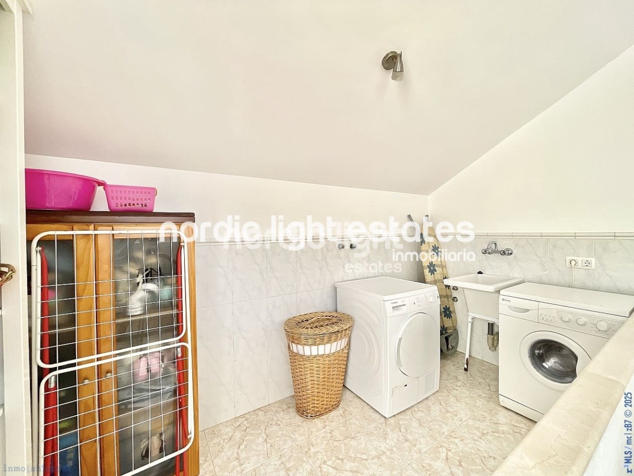 3 soveværelse Semi-Rækkehus til salg i Torrox med garage - € 269.000 (Ref: 9293821)