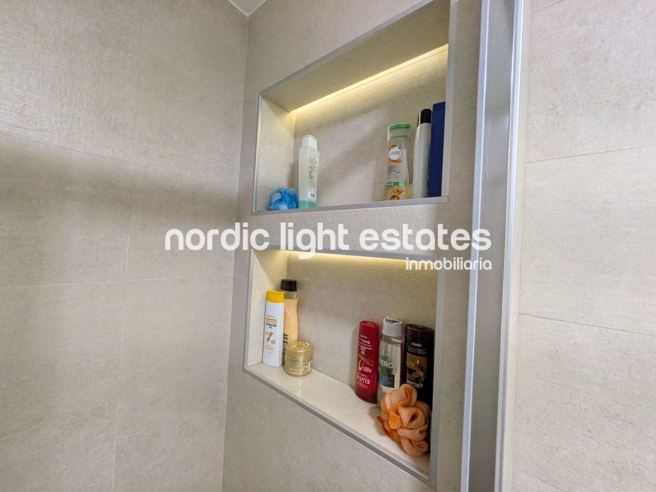 3 soveværelse Semi-Rækkehus til salg i Torrox-Costa med swimmingpool - € 599.000 (Ref: 9319626)