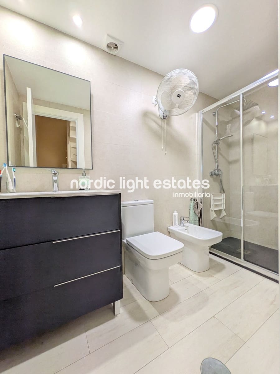 3 soveværelse Semi-Rækkehus til salg i Torrox-Costa med swimmingpool - € 599.000 (Ref: 9319626)