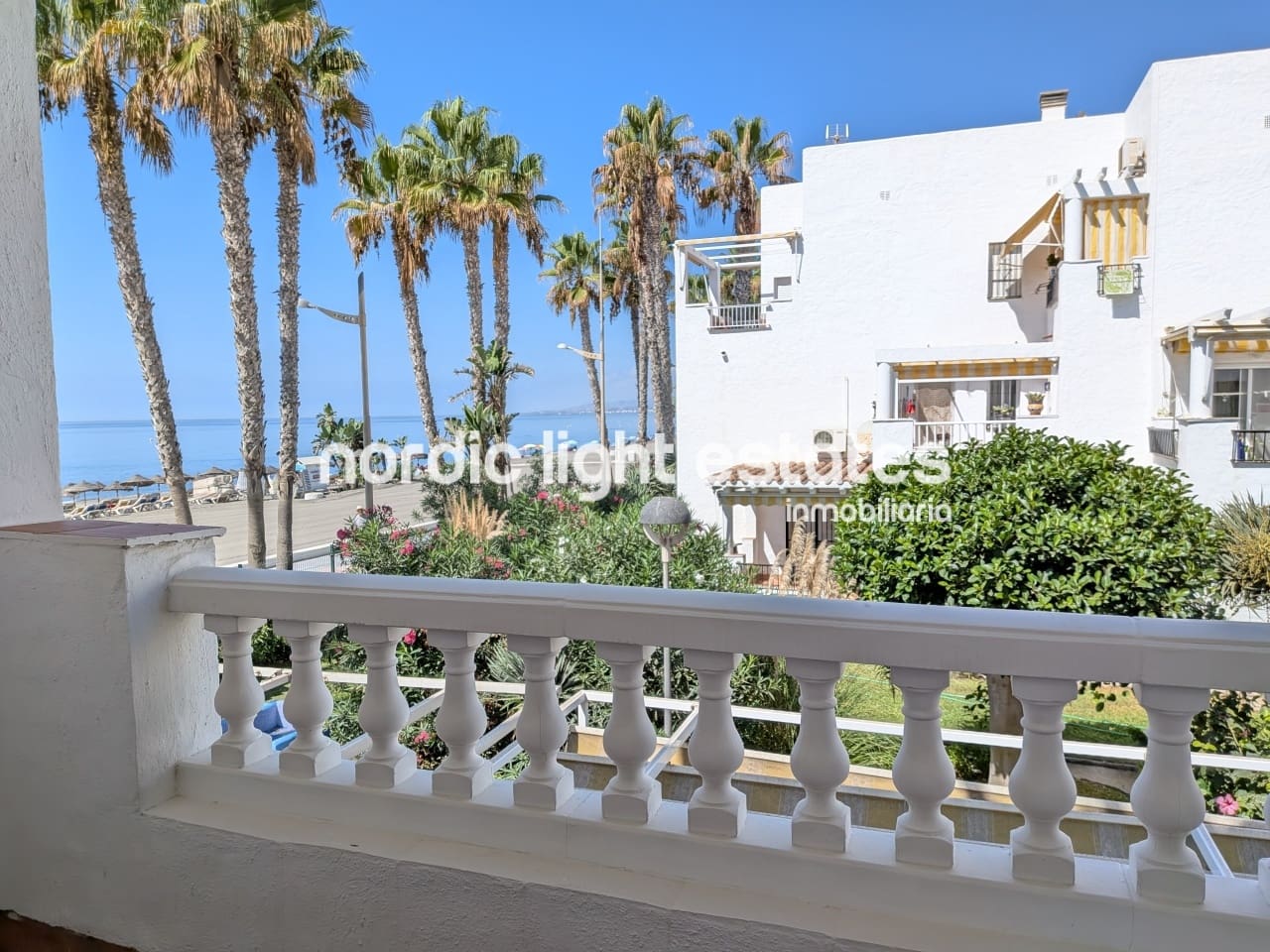 3 soveværelse Semi-Rækkehus til salg i Torrox-Costa med swimmingpool - € 599.000 (Ref: 9319626)