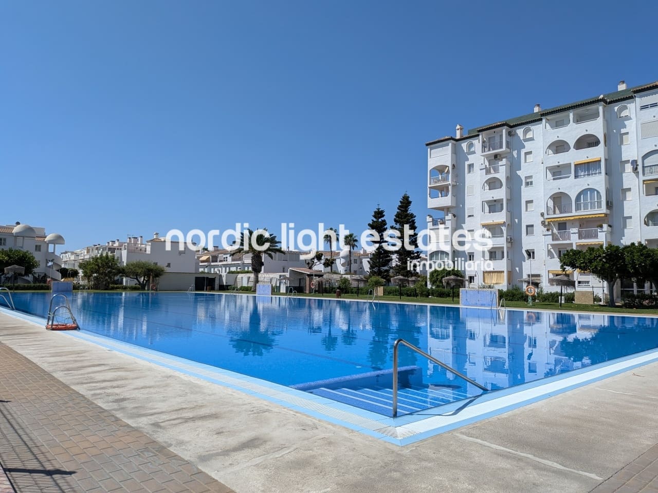 3 soveværelse Semi-Rækkehus til salg i Torrox-Costa med swimmingpool - € 599.000 (Ref: 9319626)